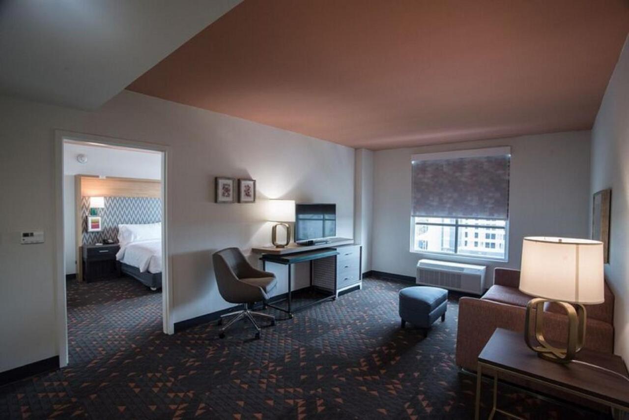 Holiday Inn Lexington - Hamburg By Ihg Екстер'єр фото